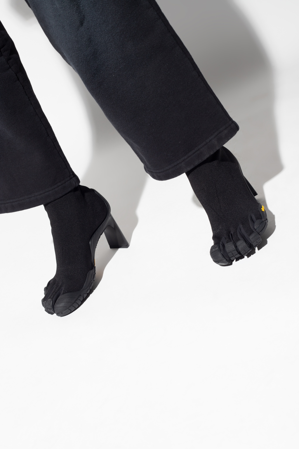 balenciaga クロックス BALENCIAGA X CROCS Rubber Textured Spiked Womens Platform